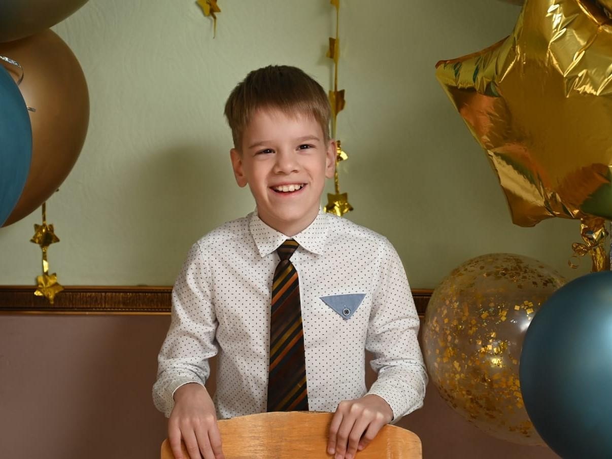 Roma has cerebral palsy and spastic tetraparesis. He needs an active wheelchair