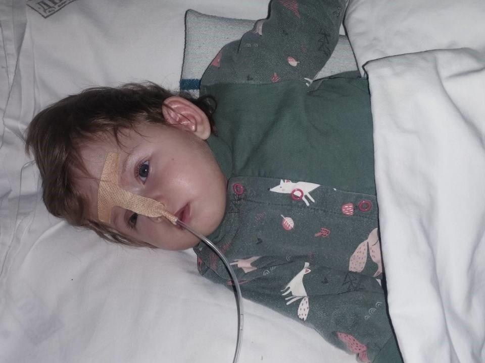 Lena is an orphan, she needs to be accompanied by nannies during treatment in the hospital!