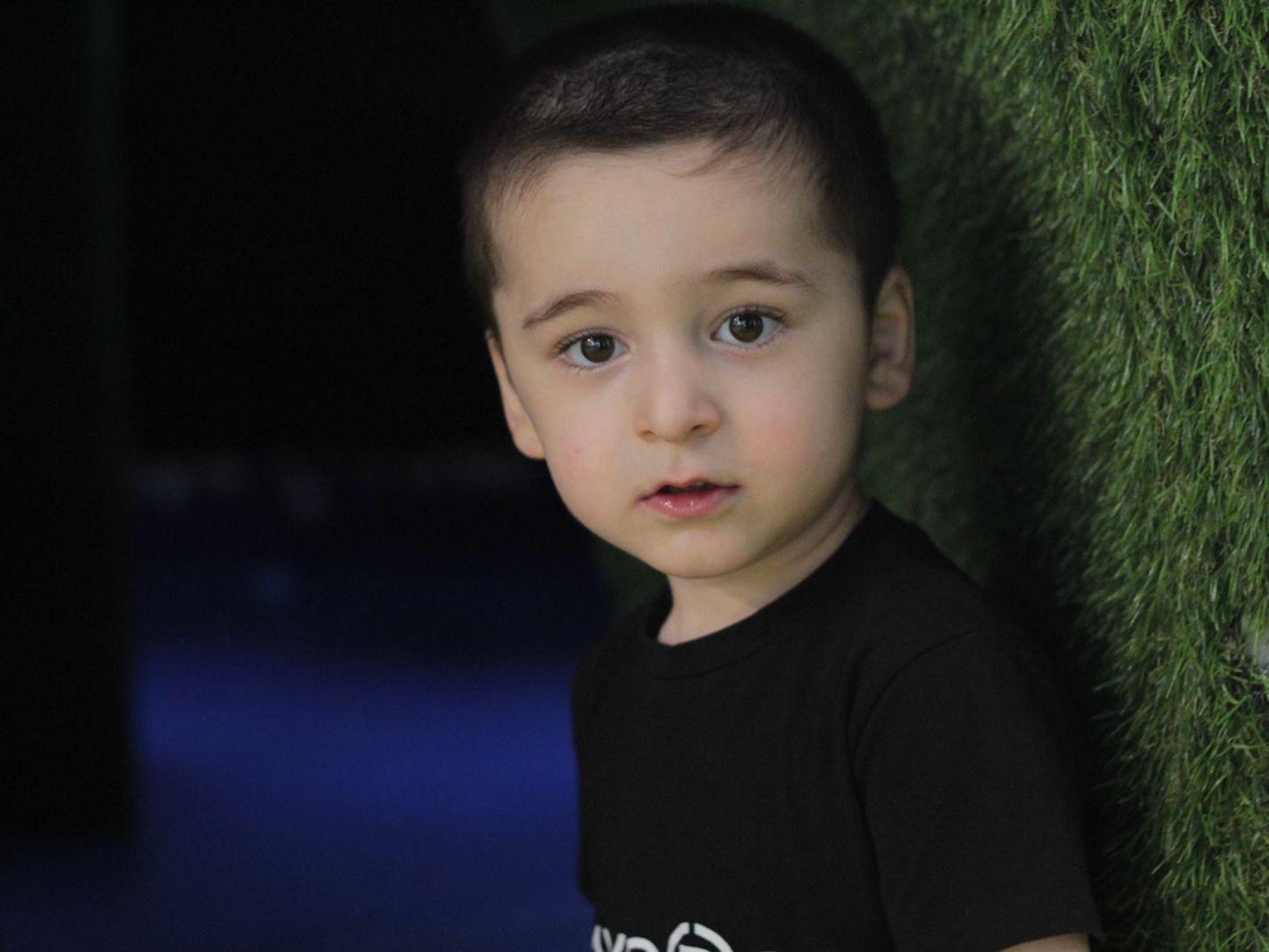 Aslan has autism. To learn how to speak, he needs an intensive course!