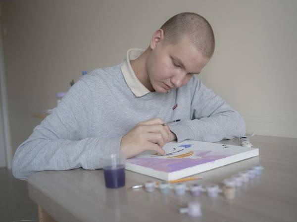 У Димы рак крови. Ему нужна терапия специальным лекарством перед трансплантацией костного мозга