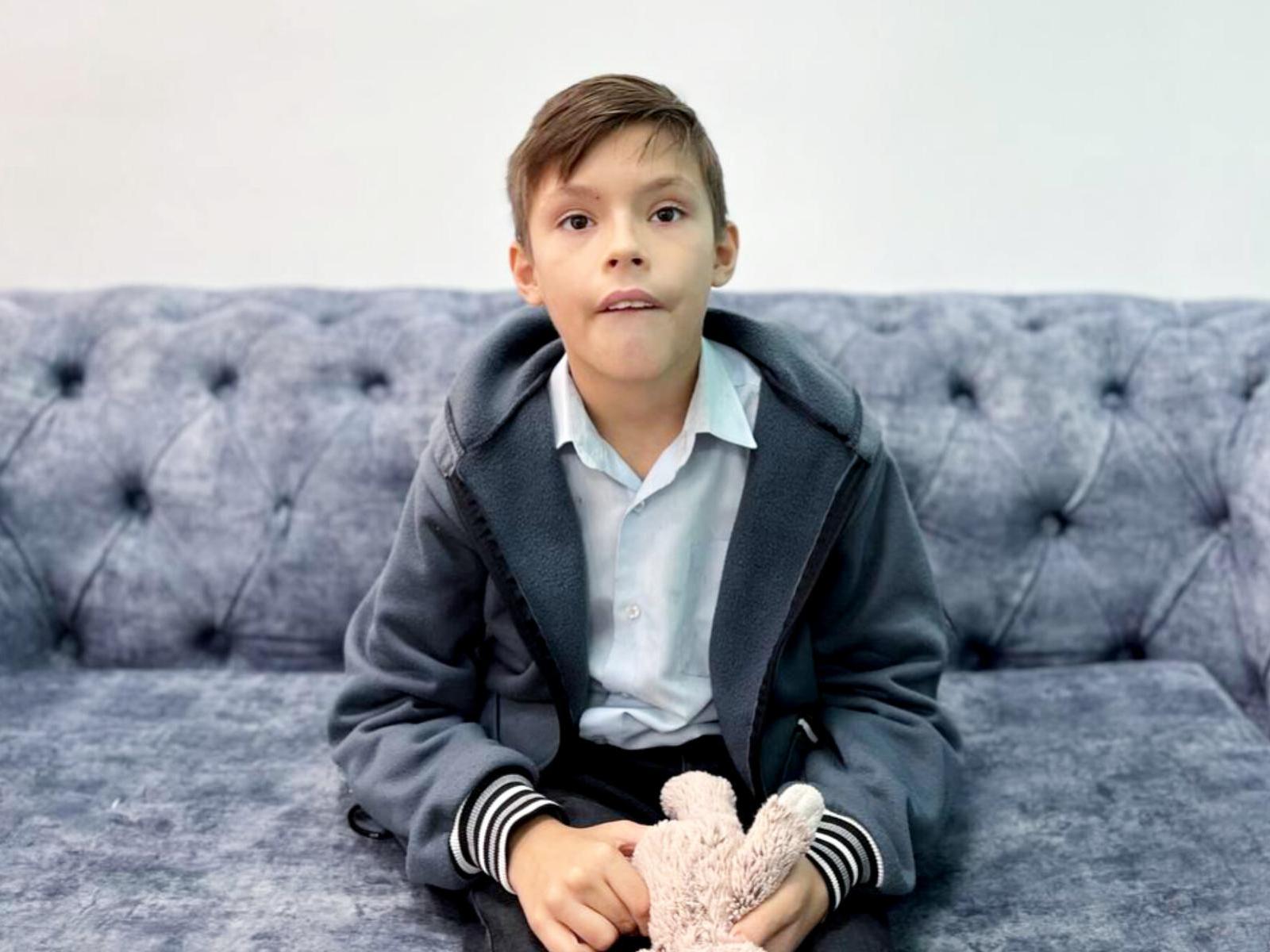 Amir has autism! To form speech and social skills, the boy needs a rehabilitation course!