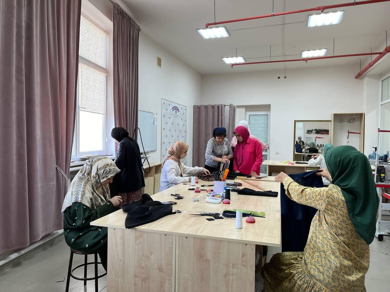 Help 6 women with difficult lives take cutting and sewing courses to gain the opportunity to gain financial independence