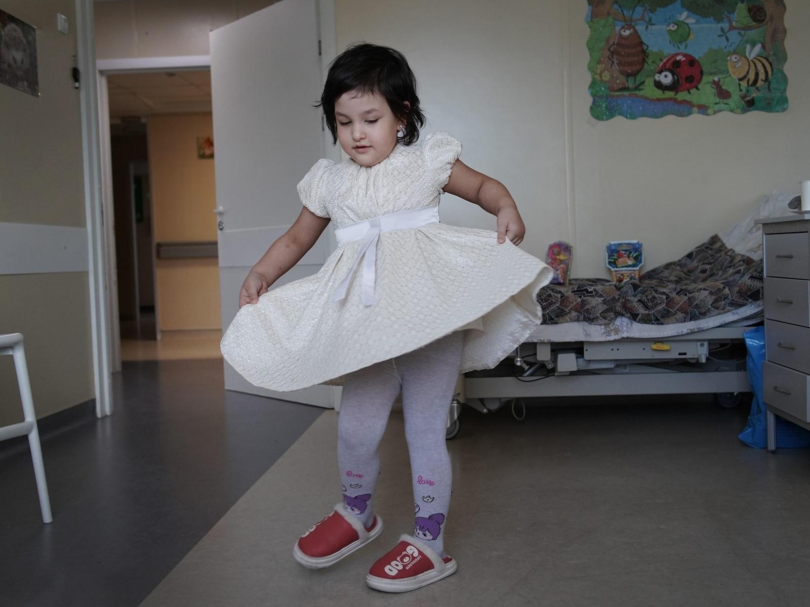 Munira has a brain tumor. It is important for her to continue the prescribed treatment!