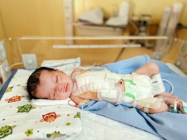 Маленькому Али требуется операция по коррекции сложного врожденного порока сердца!