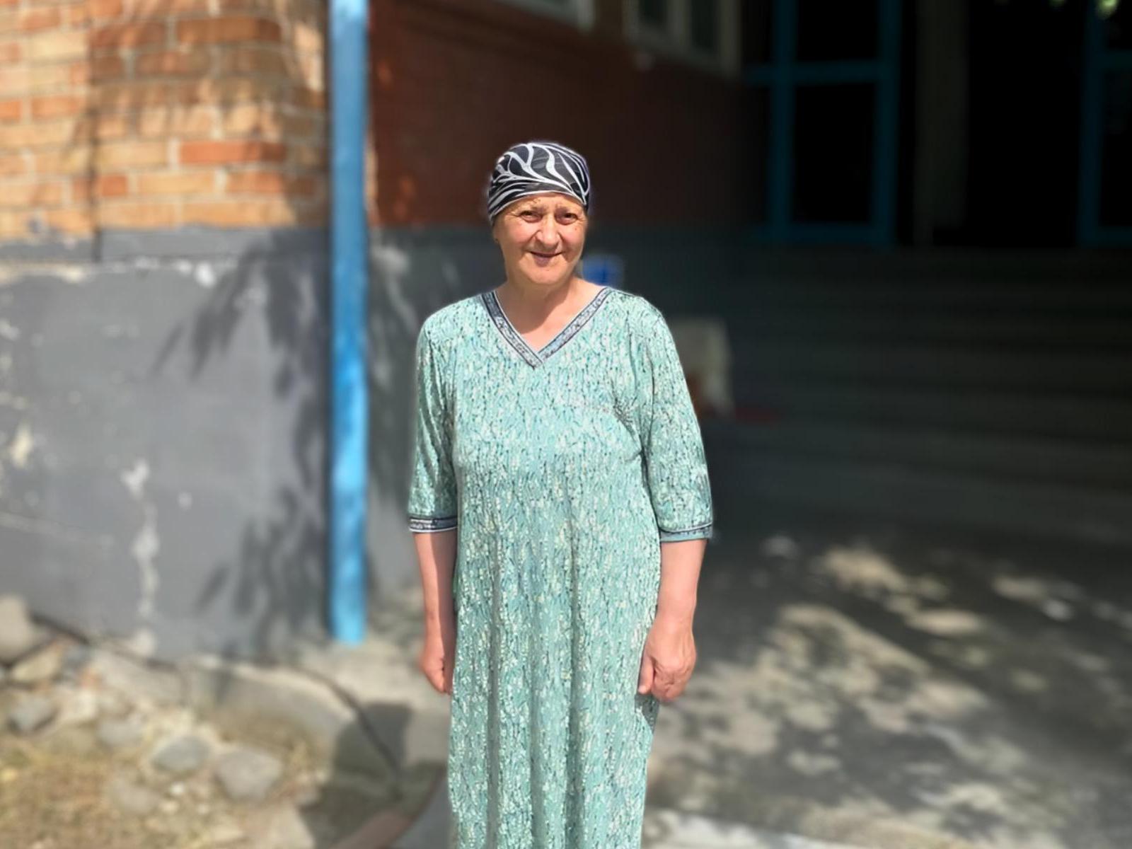 Lonely granny Banati needs a bathroom