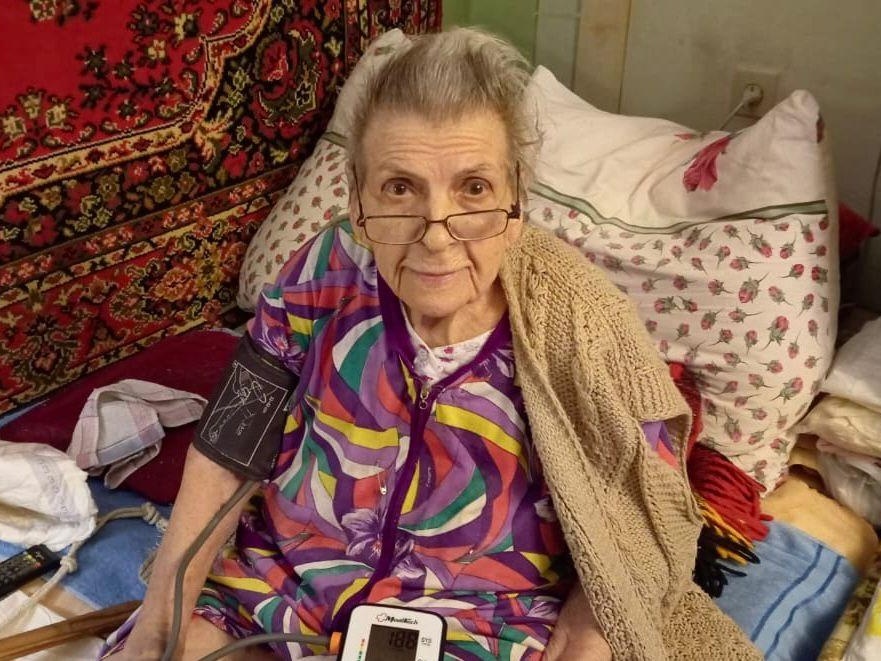Let's help 8 bedridden elderly people receive hygienic care at home
