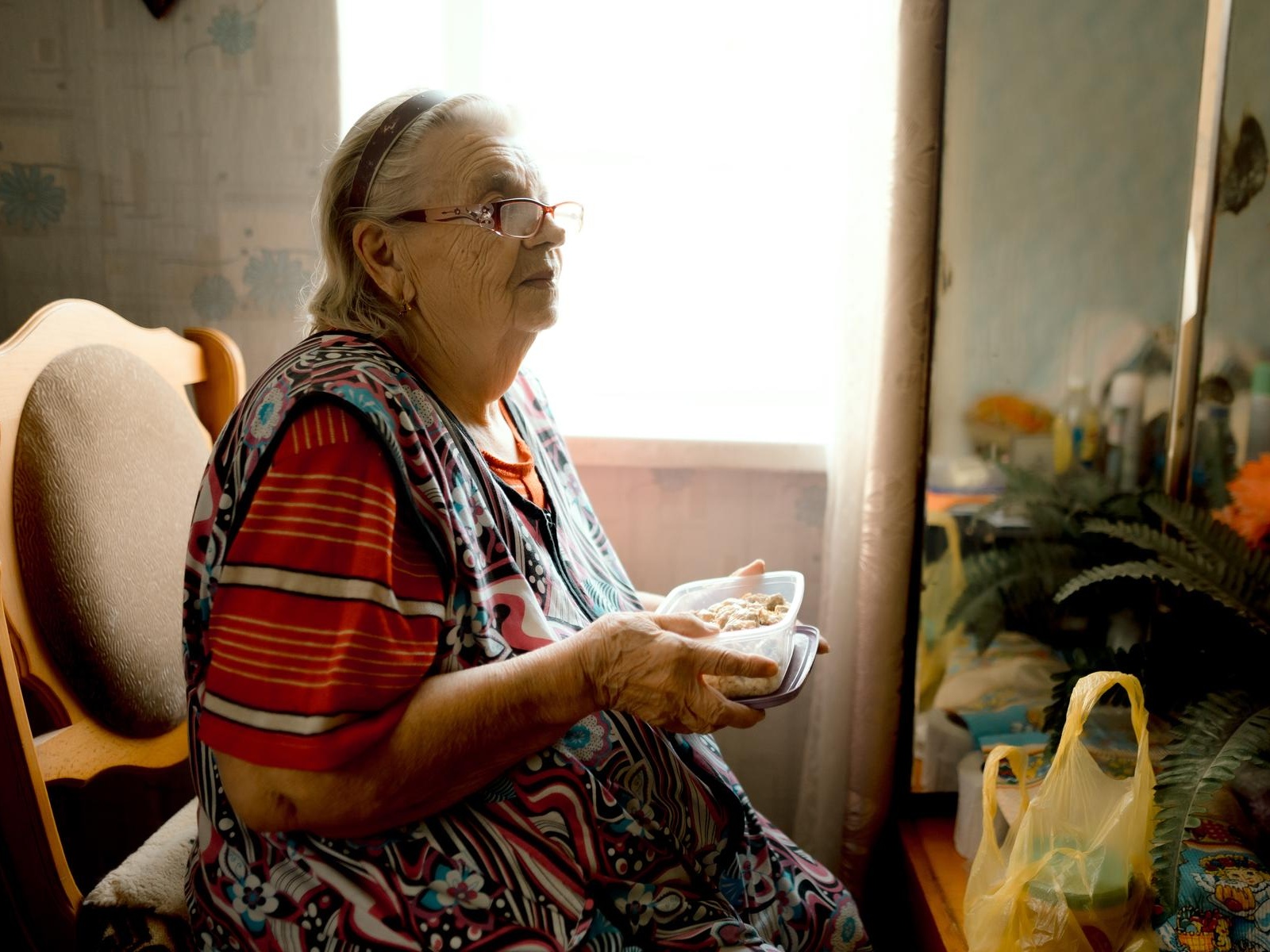 Let’s help elderly people in need receive proper nutrition—let’s provide them with hot meals in November