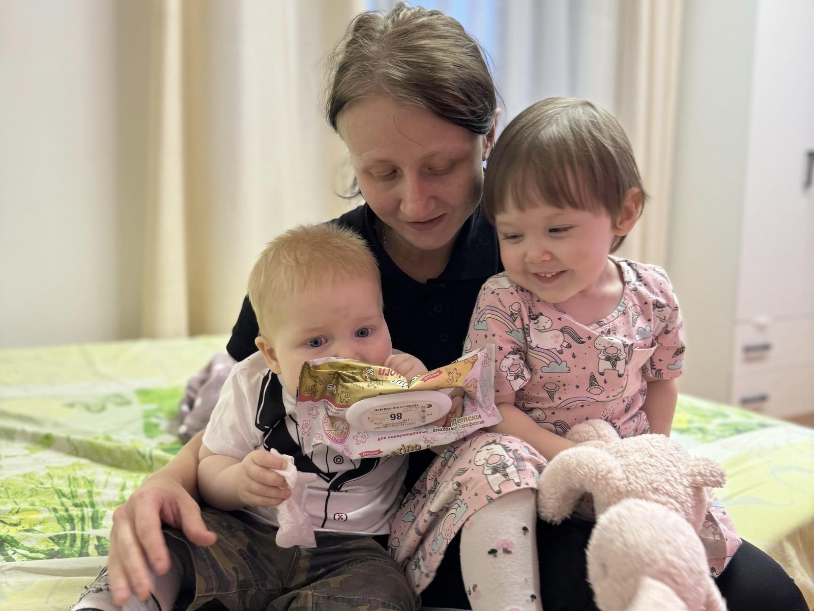 A mother of two children needs help renovating her apartment