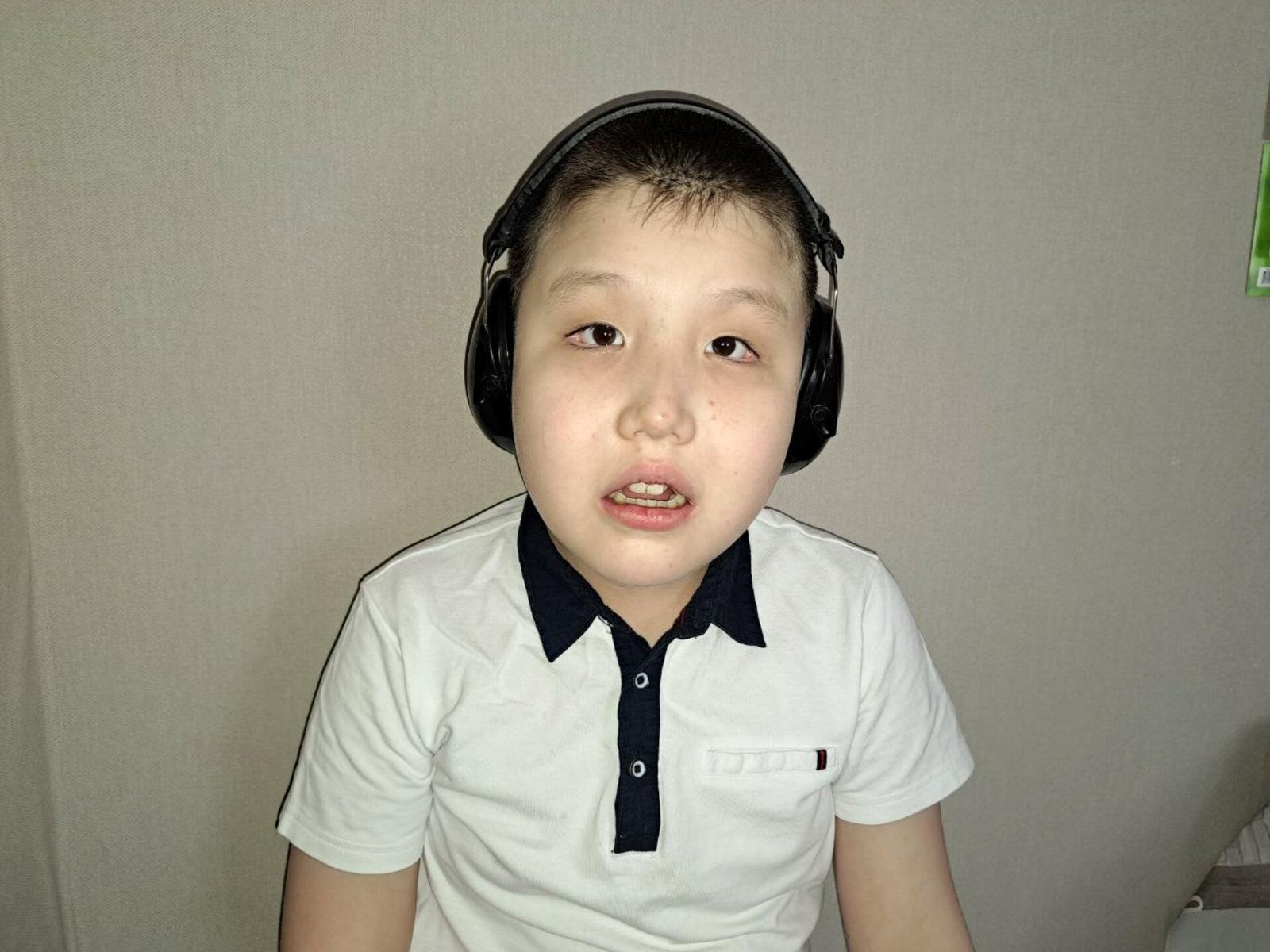 Salim has autism! To develop communication skills, the help of specialists is required!