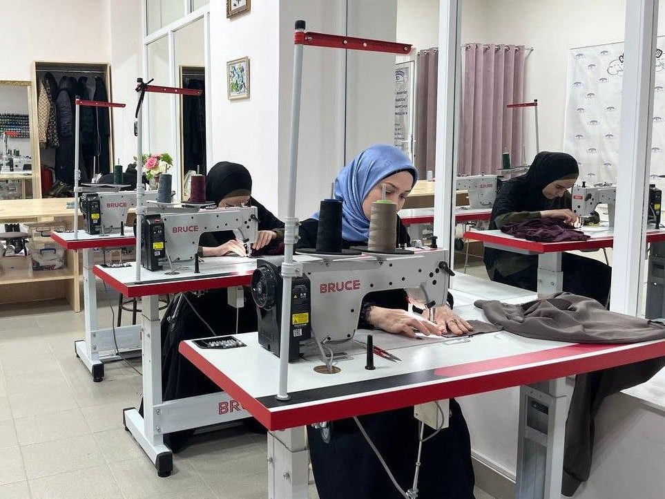 Support the project to train women in difficult life situations in cutting and sewing skills for their further professional development