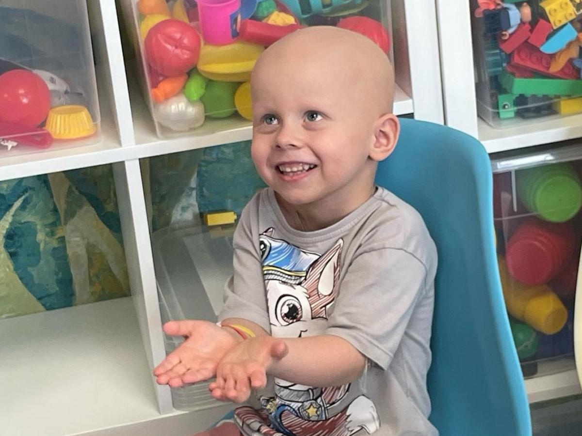 We will hold a holiday for children with cancer in the hospital with the presentation of gifts!
