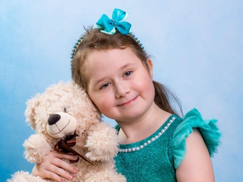 Nastya is fighting a brain tumor - she needs medicine!