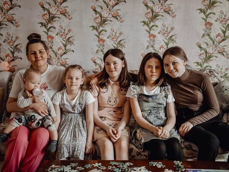Let's give low-income parents the opportunity to feed their children and congratulate them on the holidays