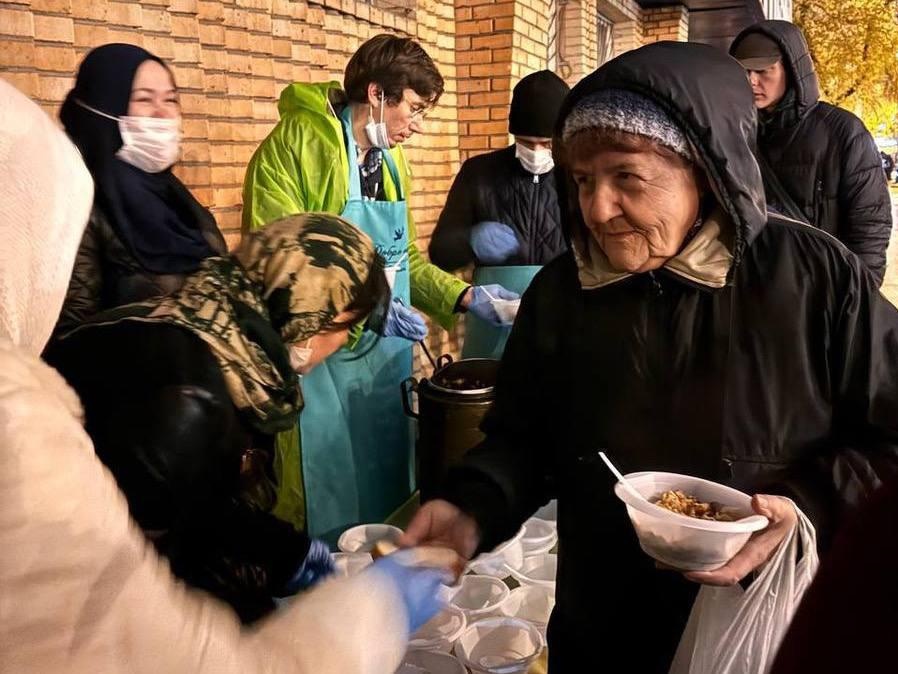 Hot lunches for the needy and homeless
