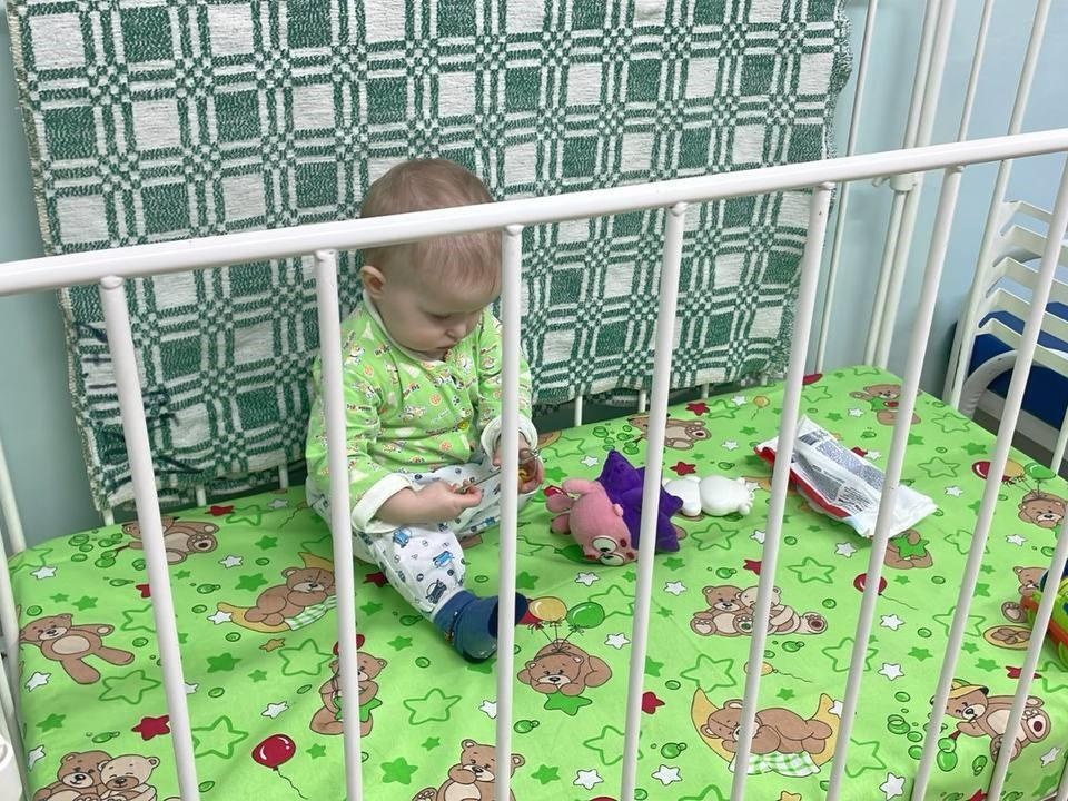 Ilya is an orphan, he needs the help of a babysitter during treatment!